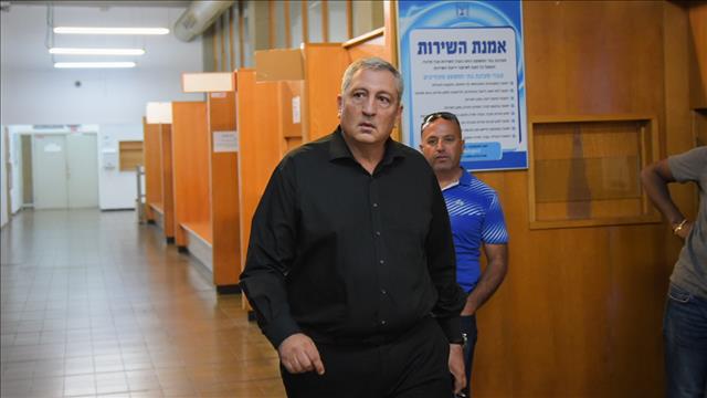 "شاهد الدولة" في مُحاكمة نتنياهو يتلقى تهديدات.. ومُحاميه يقول  إن السبب نتنياهو..