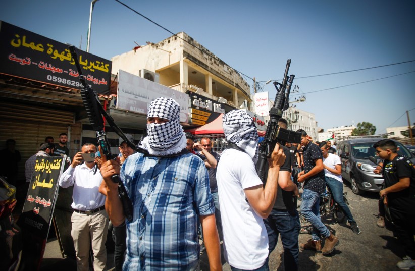 يخشى الفلسطينيون من "حرب أهلية" وسط تزايد الفوضى