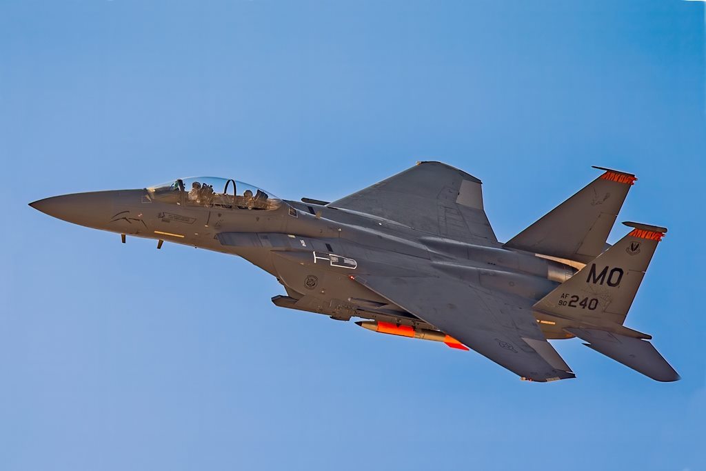 الولايات المتحدة تكمل تجربة تحميل قنبلة نووية تكتيكية من طراز B61 على طائرة F-15e