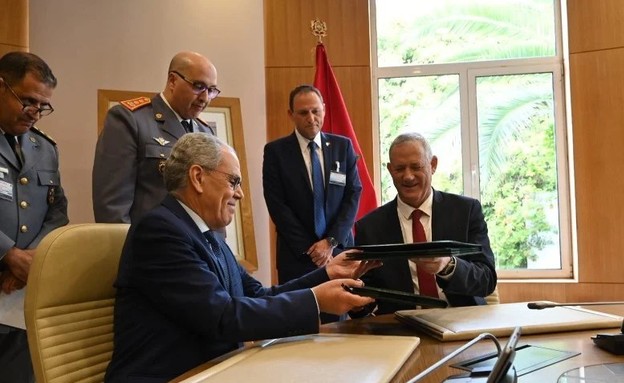 الخُروج من الظل: هكذا ولدت صفقات السلاح بملايين الدولارات