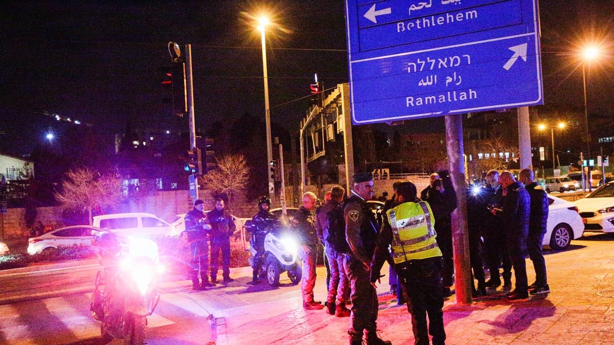 هوس العمليات .. العدو يعتقل فلسطينيا بزعم محاولة تنفيذه عملية طعن بالقدس المحتلة