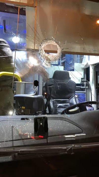 سائقو حافلات نقل المستوطنين مرعوبون من أبطال قرية حزما وعناتا