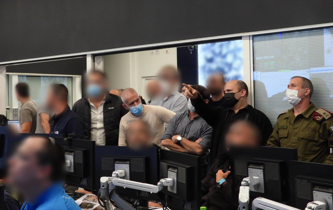 بالفيديو: نفتالي بينت تابع عملية إعتقال منفذي عملية حومش من الغرفه الخاصه للعمليات التابعه للشاباك