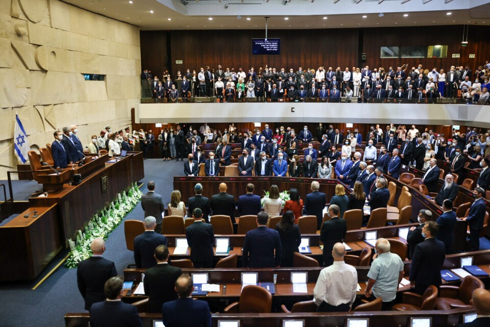 الكنيست يوافق على تشكيل لجنة خارجية لتحديد رواتب أعضائه