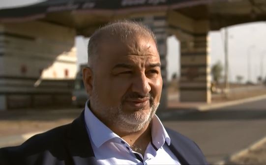 منصور عباس يزور المسجد الأقصى بالتنسيق مع الكنيست والشرطة