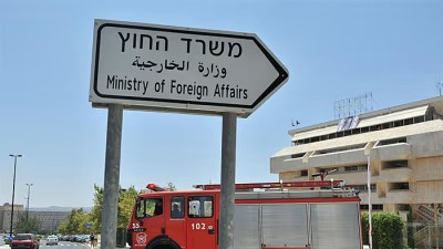 دبلوماسيون أوروبيون ينقلون احتجاجا رسميا على عنف المستوطنين ضد الفلسطينيين بالضفة.. وخارجية العدو ترد عليهم بحدة شديدة