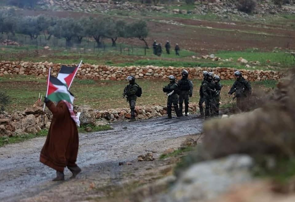 بالصور: مواجهات بين الشبان وجنود الاحتلال خلال مسيرة في قرية بيت دجن