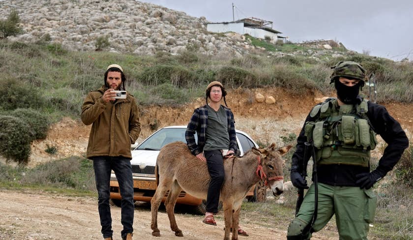 الجيش والشرطة يتبادلان مسؤولية استمرار عنف المُستوطنين