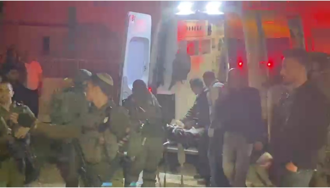 شاهد: جيب عسكري "إسرائيلي" يدهس طفلة فلسطينية