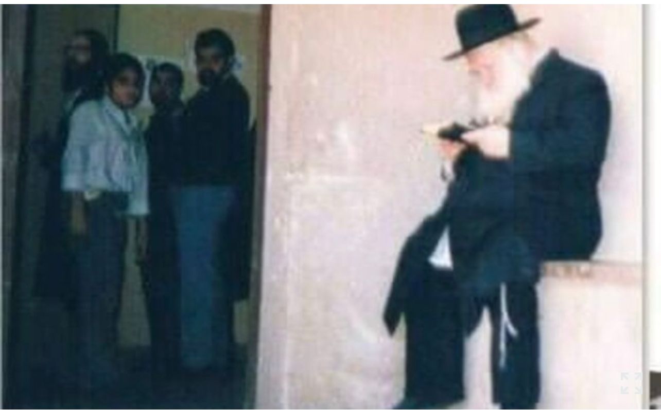 "حاخام الدين والسياسة.. آخر من أنجبت التوراة"