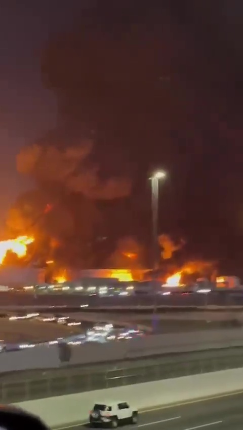 شاهد: استهداف منشآت نفطية في السعودية