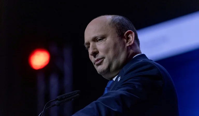 تحليل: بينما ينشغل بينت بالأزمة السياسية.. أحداث دراماتيكية تحدث في الشرق الأوسط