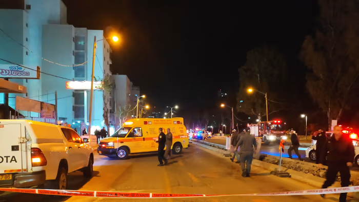 قتيلان من شرطة العدو و12 إصابة في عملية إطلاق نار بالخضيرة