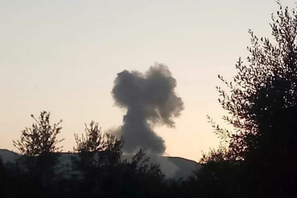 كيان العدو يقصف عدة أهداف في مدينة "مصياف" بسوريا