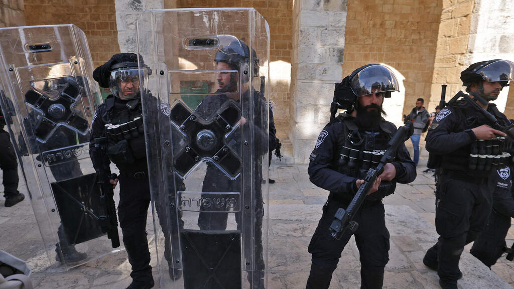 خريطة الألغام في الساحة الفلسطينية الشهر المقبل