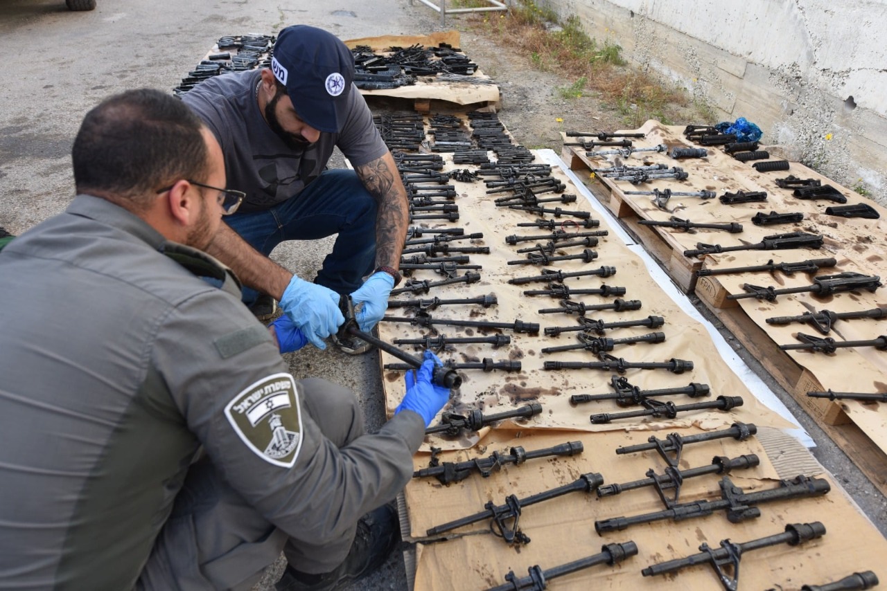 شرطة العدو تضبط كمية كبيرة من الأسلحة في النقب المحتل