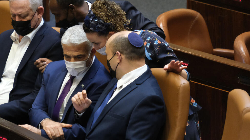 الحكومة مشلولة والميزانية مُعلقة.. فهل الانتخابات قادمة؟