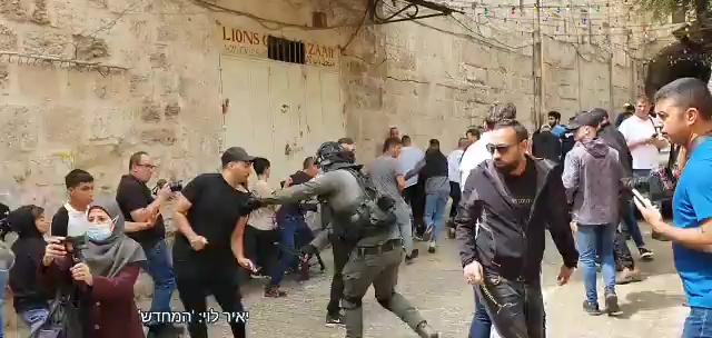 جيش العدو يشن حملات اعتقال للشبان بالقدس