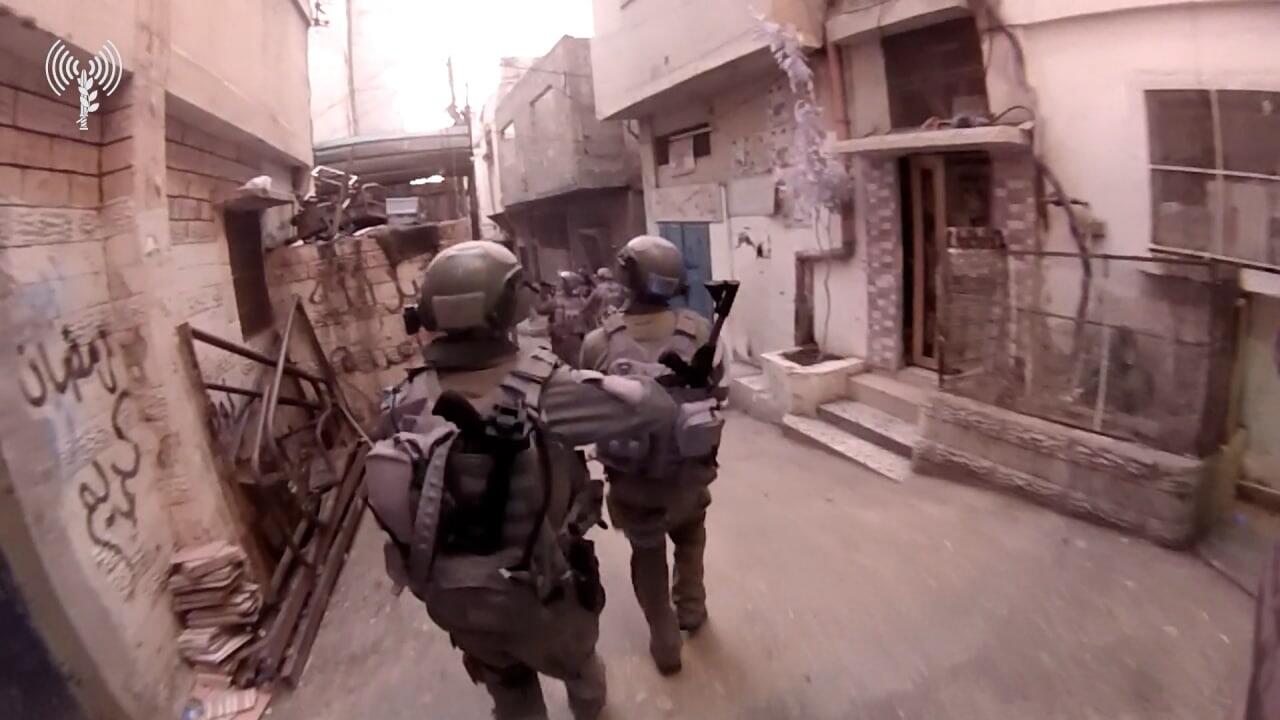 جيش العدو يقتحم مخيم جنين