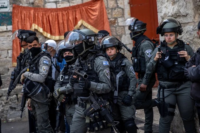 "إسرائيل" تحاول احتواء التصعيد لكن احتمالية الانفجار عالية