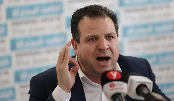 "عودة" يدعو فلسطينيي 48 إلى ترك عملهم في شرطة العدو