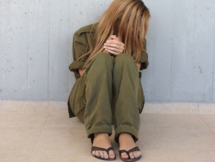 إخفاق كبير: "مجندة إسرائيلية" سرقت سلاح قائد الكتيبة وانتحرت