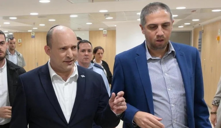 استقالة "غان تسفي" تضع العراقيل أمام استمرار "بينت" رئيسًا للوزراء