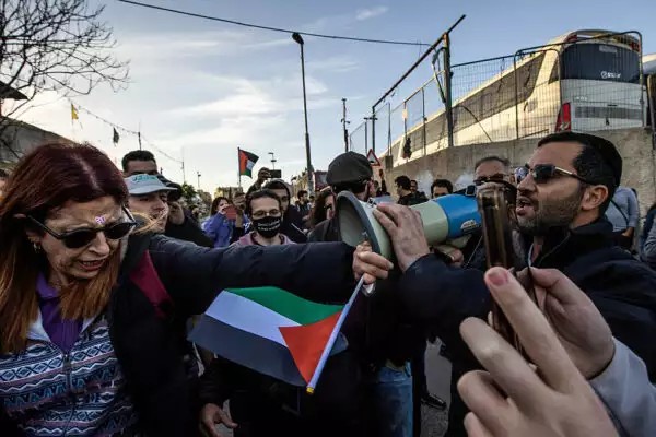 كبار الحاخامات يدعون لاقتحام حي الشيخ جراح لبناء حي يهودي فيه