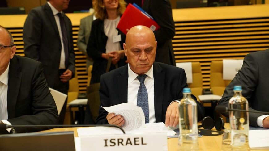 وزير العدو فريج يشارك في قمة لتقديم المساعدات للفلسطينيين