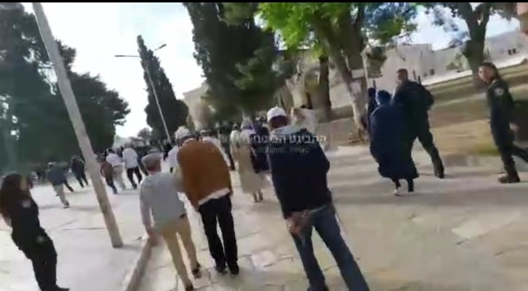 قطعان المستوطنين تقتحم المسجد الأقصى