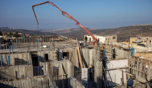 المخططات الاستيطانية بالضفة الغربية تحاول استرضاء الجميع