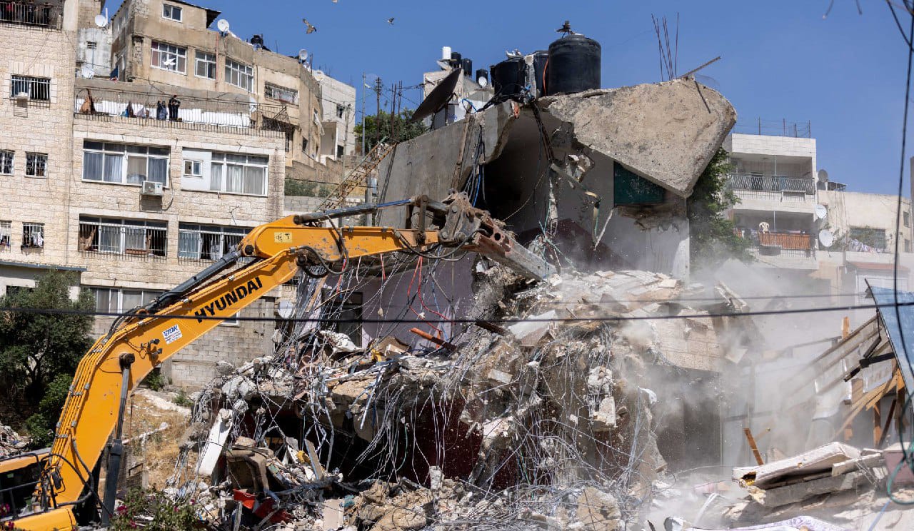 بلدية العدو في القدس تستأنف هدم مباني الفلسطينيين بعد رمضان