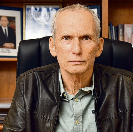 تم رفع القيود.. وبقيت الوظيفة