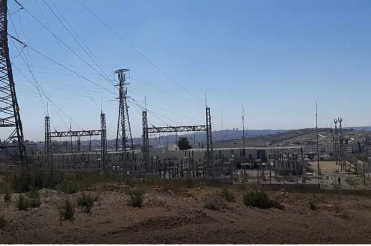ربط مستوطنة "حفات يائير" الجديدة بشركة الكهرباء رسمياً