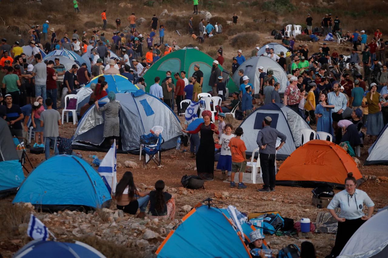 اليوم الأول لحملة "البؤر الاستيطانية" في الضفة الغربية