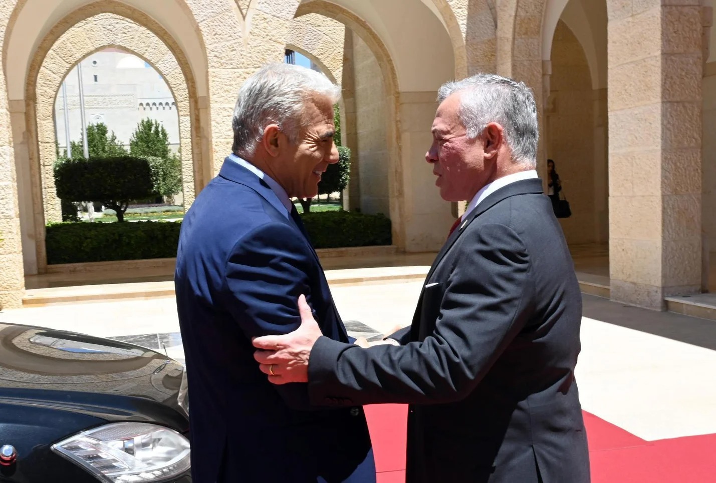 لبيد يلتقي مع الملك عبد الله في عمّان بعد شهور من التوتر