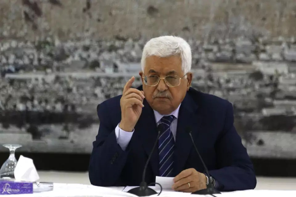 تقرير: أبو مازن يقود إلى دكتاتورية السلطة الفلسطينية