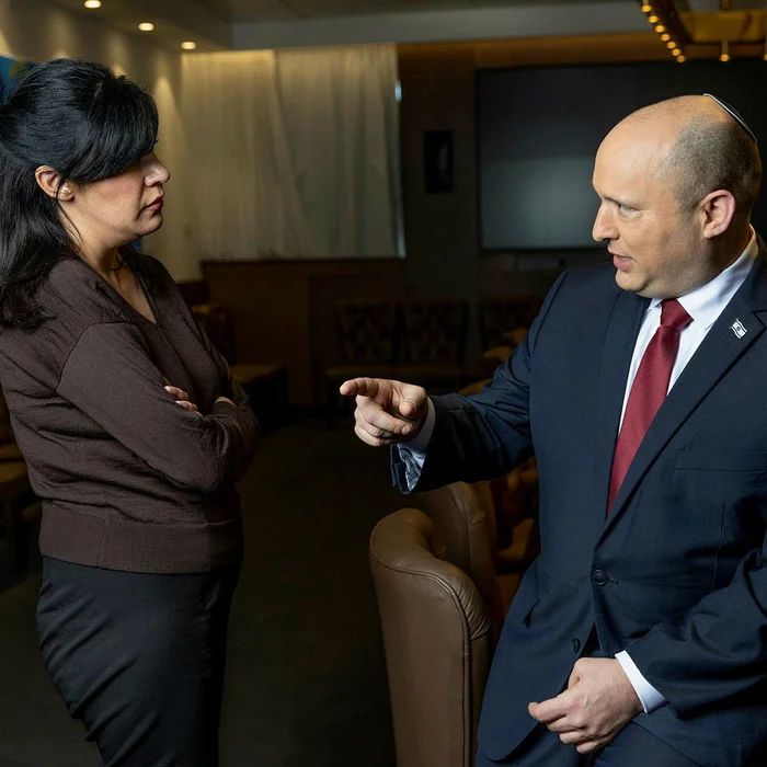 خيانة "شمريت": اتهام مستشارة بينت السابقة بتسريب عملية غير عادية للموساد