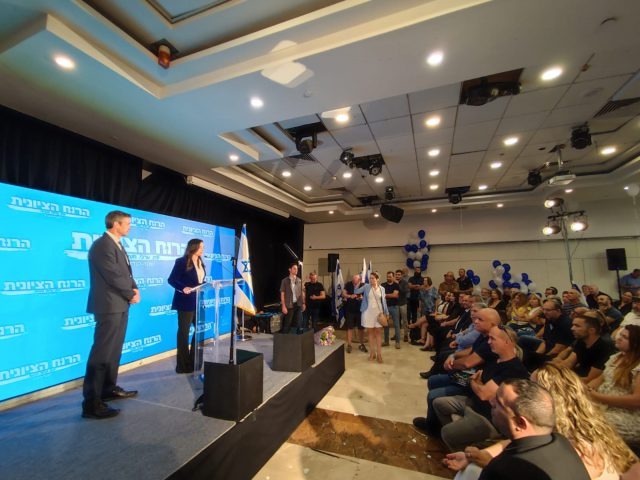 انتقادات داخلية لأيليت شاكيد بإقصاء يمينا من الحزب الجديد
