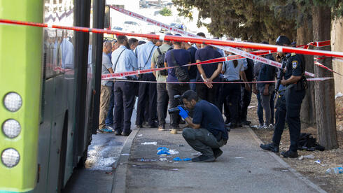 إصابة مستوطن في عملية طعن قرب الخليل واستشهاد المنفذ