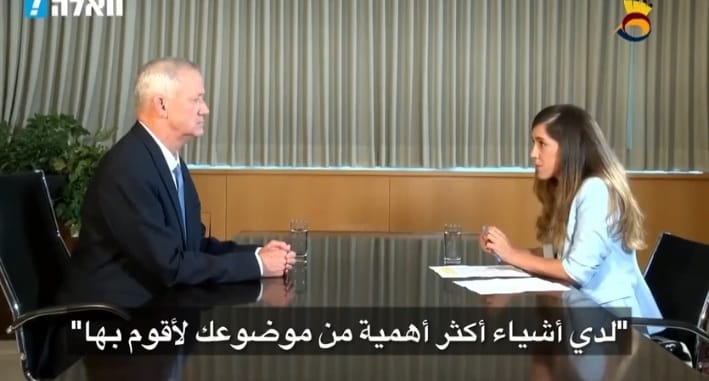 شاهد: غانتس في سجال مع عائلة الجندي الأسير غولدين