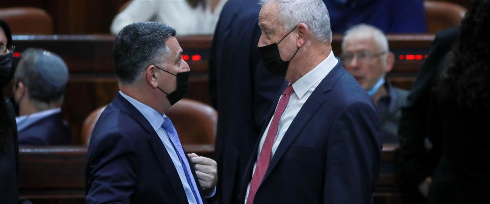 تقدم في المحادثات لتوحيد حزبيْ أمل جديد وأزرق أبيض