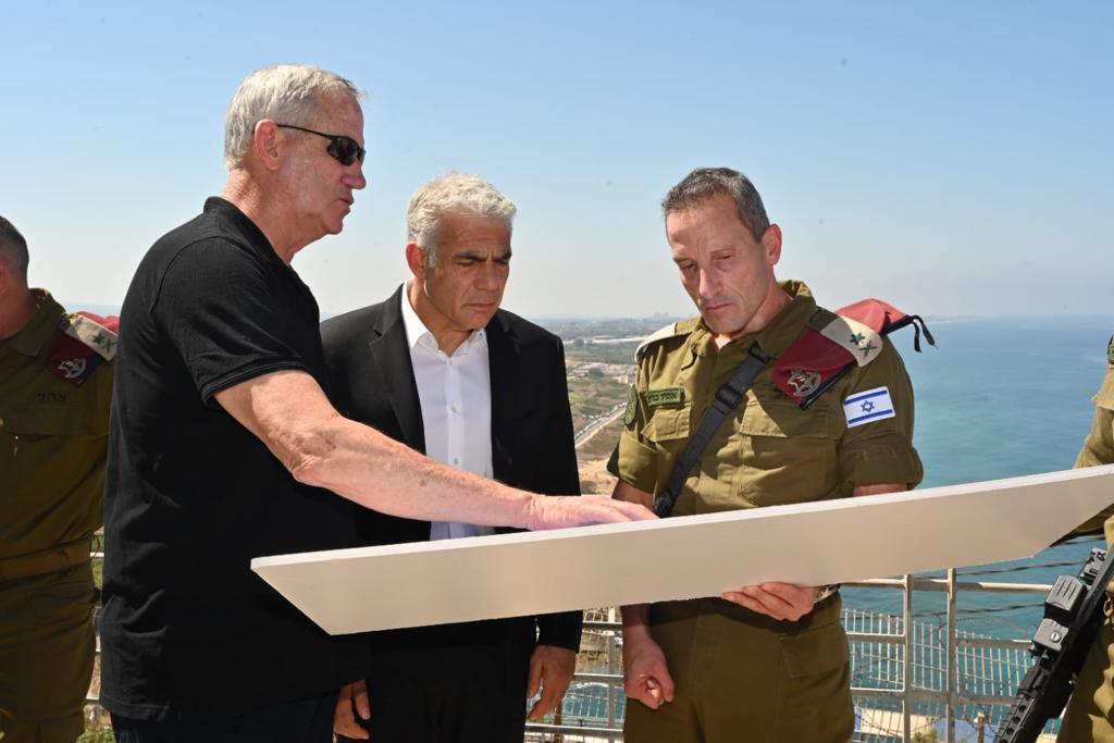 غانتس ولابيد في جولة على حدود لبنان