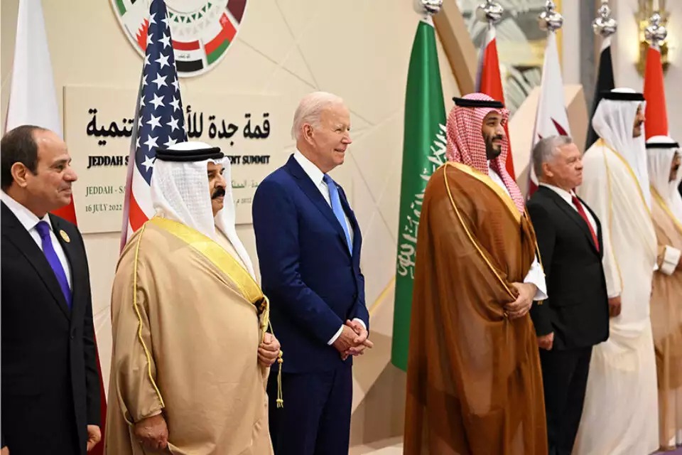على واشنطن أن تعمل بجد لإقناع شركائها العرب في الشرق الأوسط