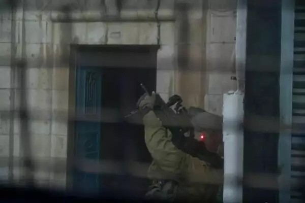 إصابة جندي بجروح خلال اشتباك مع مقاومين في قرية برقين