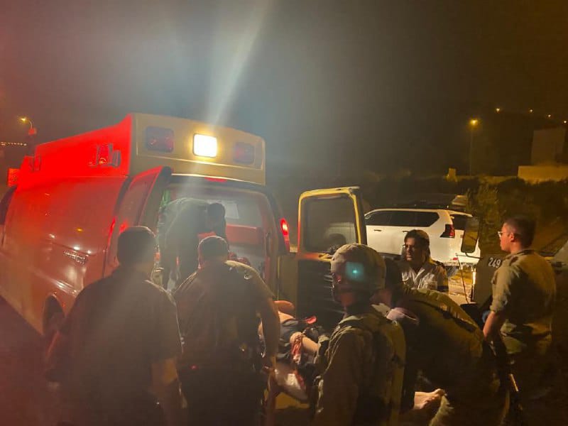 أحدهما حالته خطيرة.. إصابة مستوطنينِ في عملية إطلاق نار تصديا لاقتحام قبر يوسف بنابلس