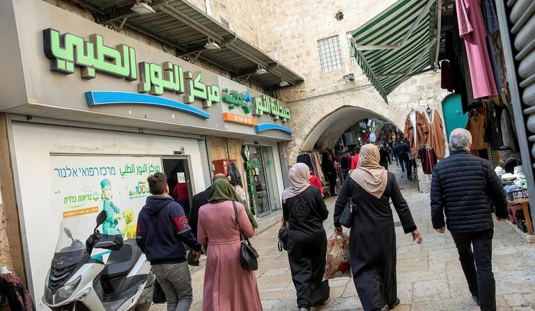 "الشاباك" قدم معلومات عن عائلات مقدسية حرمتهم من حقوقهم الطبية