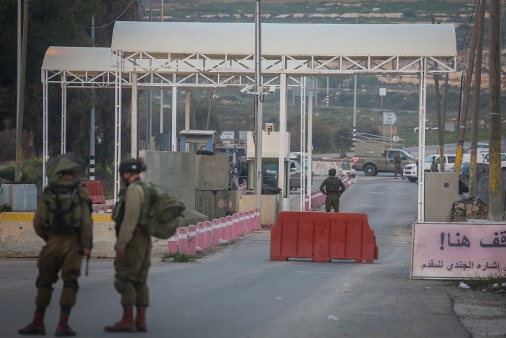 العدو يفرض إغلاقاً على الضفة وغزة بحجة الأعياد بدءا من الأحد المقبل