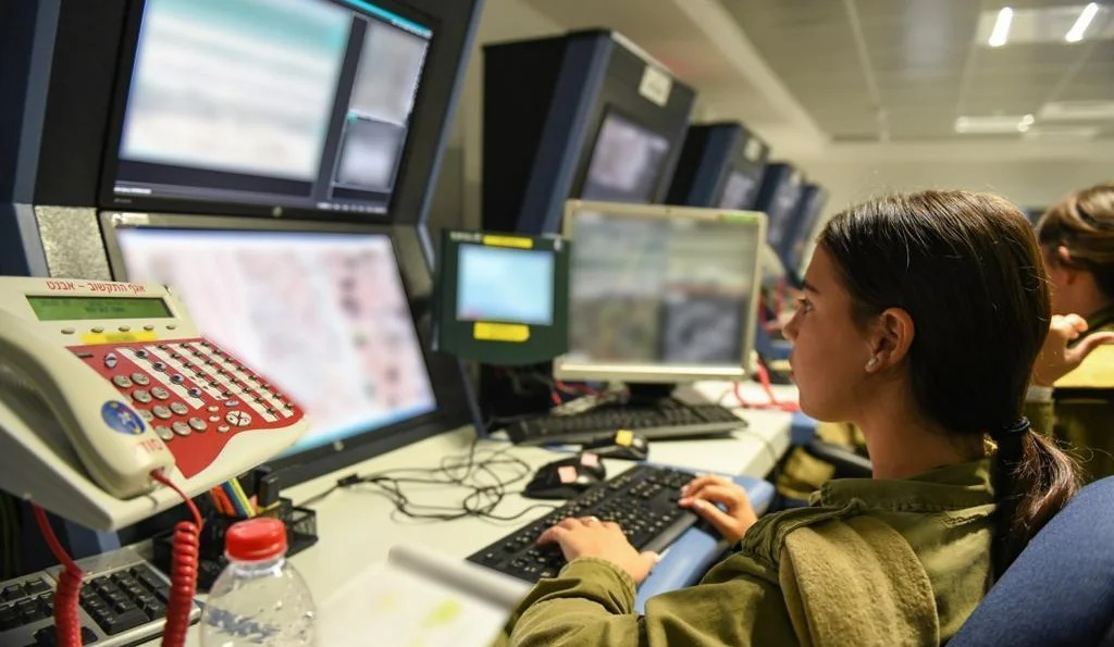 الوحدة 8200 من الداخل