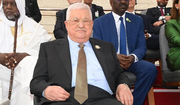 الزيارة السرية تنكشف: محمود عباس يثير لبنان